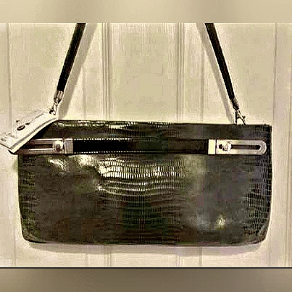 NWT Due Fratelli 100 % leather purse with detachable strap, turns into clutch.